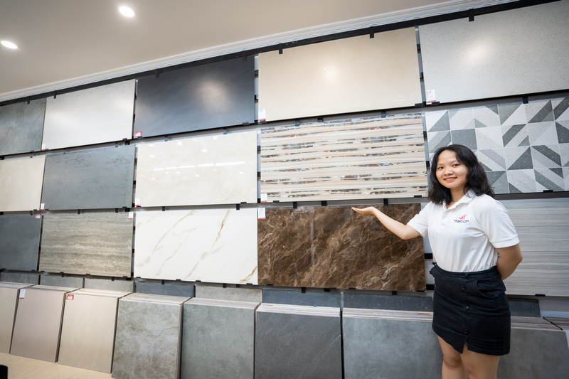 Showroom Hùng Lan - địa chỉ cung cấp gạch ốp lát phòng tắm uy tín 