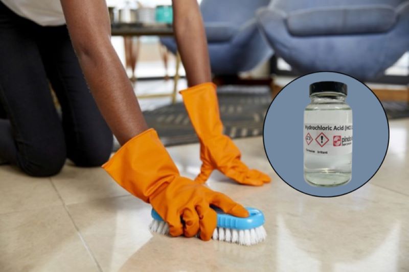 Dùng Axit clohidric tẩy sạch hoàn toàn các vết xi măng bám trên nền gạch