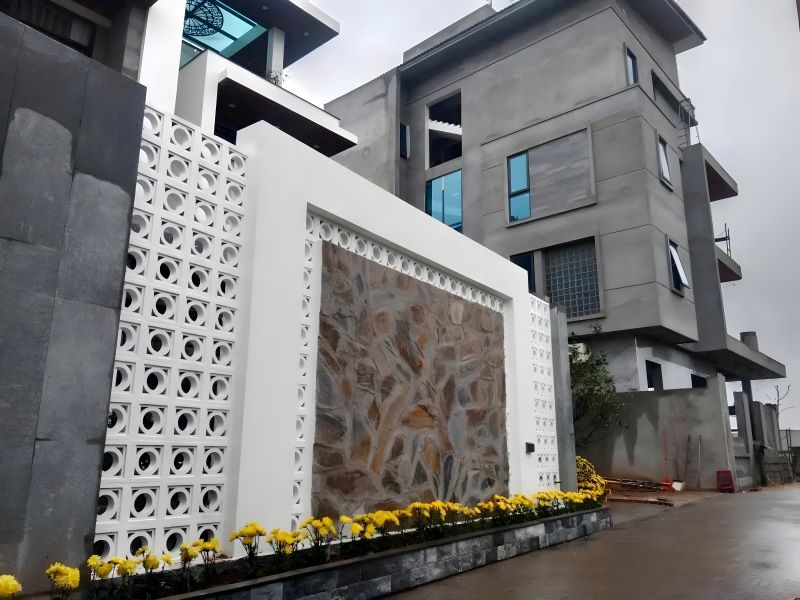 Gạch bông gió đem lại vẻ độc đáo, mới lạ cho tường rào 