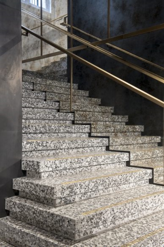 Gạch terrazzo linh hoạt ứng dụng trong các phong cách thiết kế cầu thang
