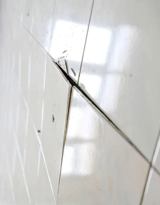 Gạch bị ộp, bong tróc