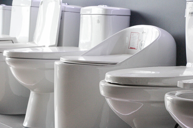 Đặt mua bồn cầu công nghệ Clean Rim INAX ở Hùng Lan