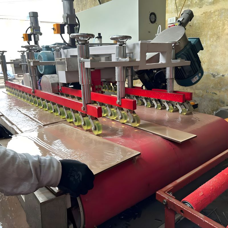 Dùng máy cắt gạch công nghiệp