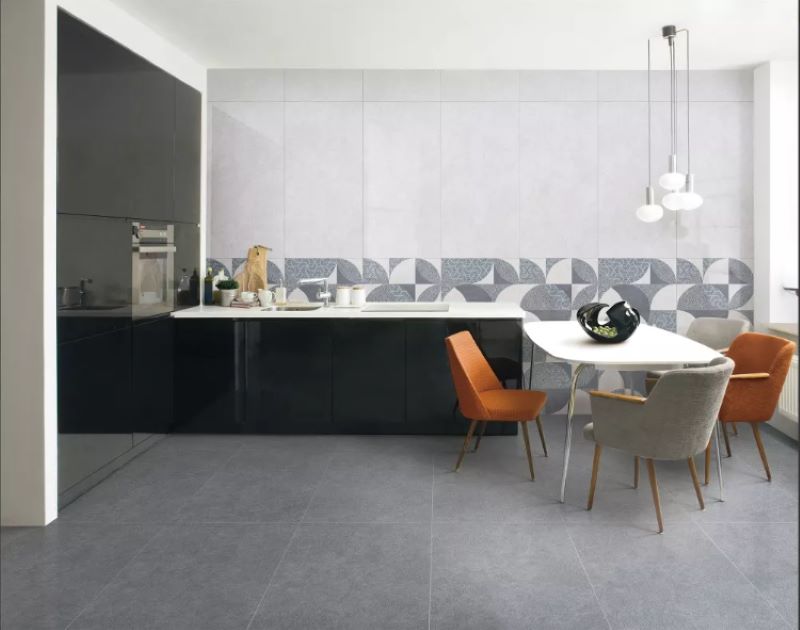 Cách ốp dọc giúp tường bếp trông cao hơn