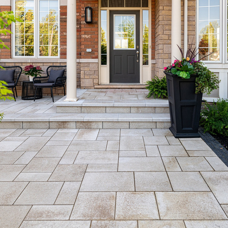 Lát gạch đa quy cách cho khu vực hiên và lối vào nhà