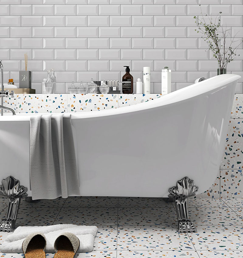 Gạch thẻ màu trắng ốp tường phòng tắm