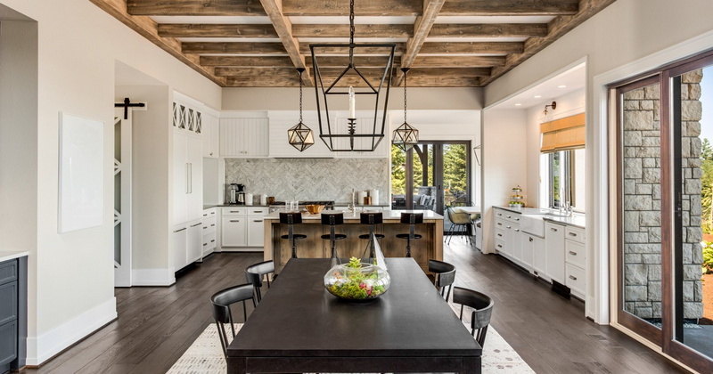 Gạch vân gỗ là lựa chọn được yêu thích trong không gian Đồng quê nhờ cảm giác ấm áp và tự nhiên