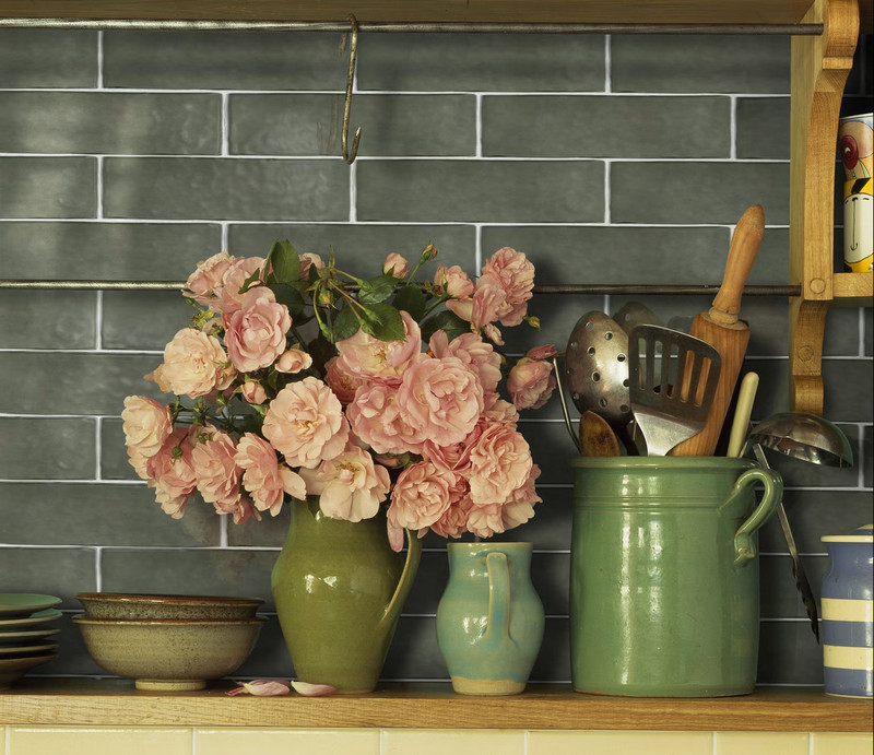 Gạch thẻ là điểm nhấn phù hợp cho bếp phong cách Đồng quê nhờ vẻ đẹp duyên dáng và gần gũi