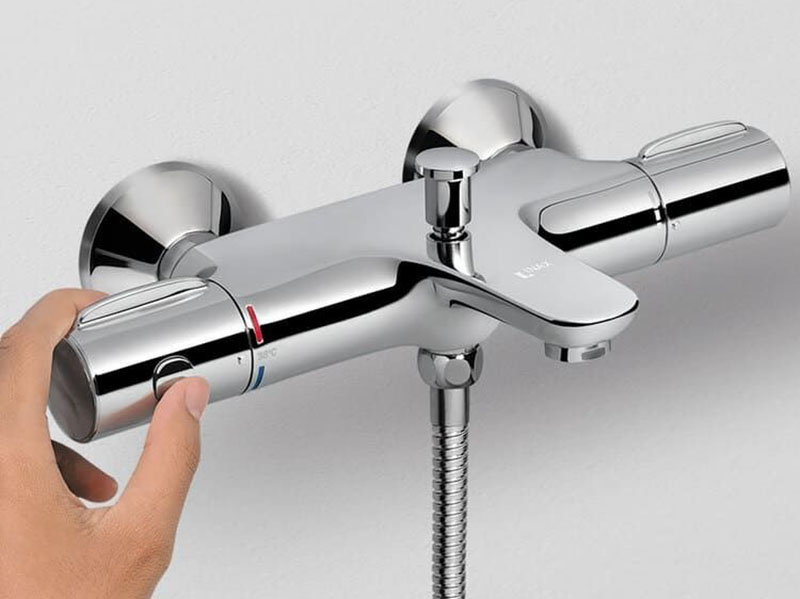  Sen tắm nhiệt độ Inax tích hợp van trộn nhiệt giữ ổn định khoảng 38°C, với mức an toàn cao và thao tác dễ dùng