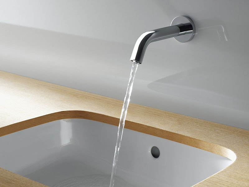 Vòi lavabo TOTO gắn tường