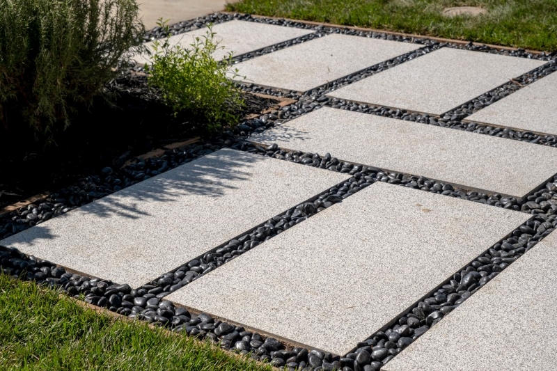 Gạch khổ lớn lát lối đi sân vườn