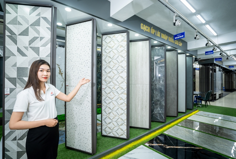 Khách hàng nên đến trực tiếp showroom để tham khảo sản phẩm và được tư vấn chi tiết nhất