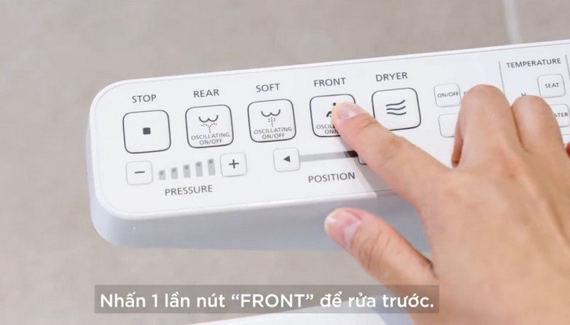 Hướng dẫn chi tiết cách sử dụng tính năng rửa phụ nữ của nắp rửa điện tử