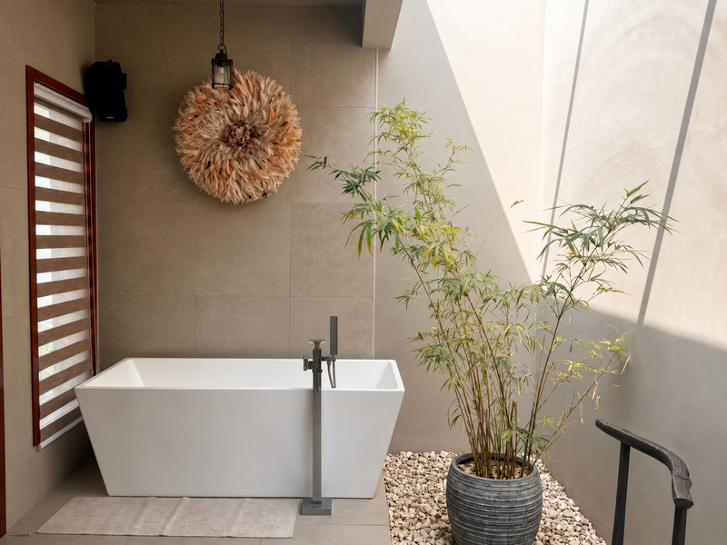 Bồn tắm d&aacute;ng chữ nhật dứt kho&aacute;t, thanh mảnh