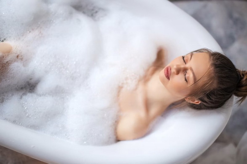 Bồn tắm gi&uacute;p giải tỏa căng thẳng, vỗ về giấc ngủ