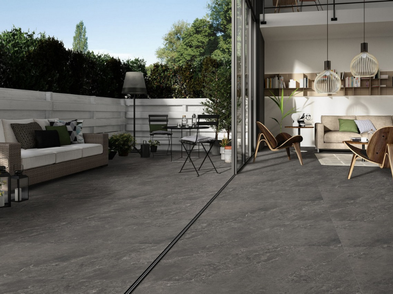 Sân thượng được hoàn thiện bởi gạch Viglacera SOK E03 trở thành không gian thư giãn đầy tinh tế