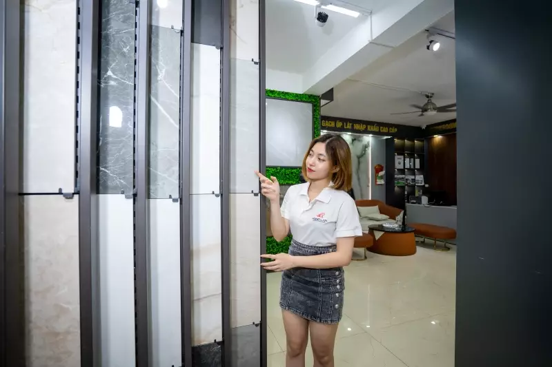 Showroom Hùng Lan - Đại lý gạch Catalan