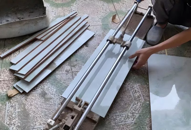 Tổng hợp các kỹ thuật và phương pháp cắt gạch len tường