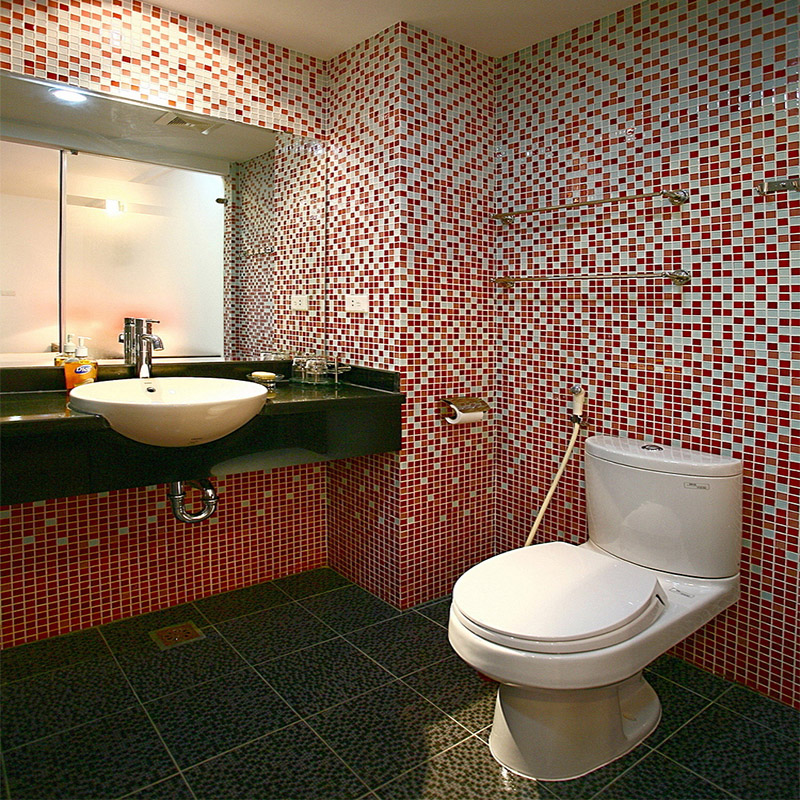 Gạch mosaic màu đỏ làm nổi bật không gian hơn bao giờ hết 